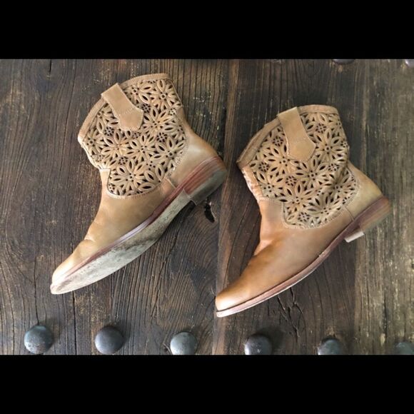 Corso Como Spiro - Whiskey Burnish Laser Cut Boots - Picture 2 of 11